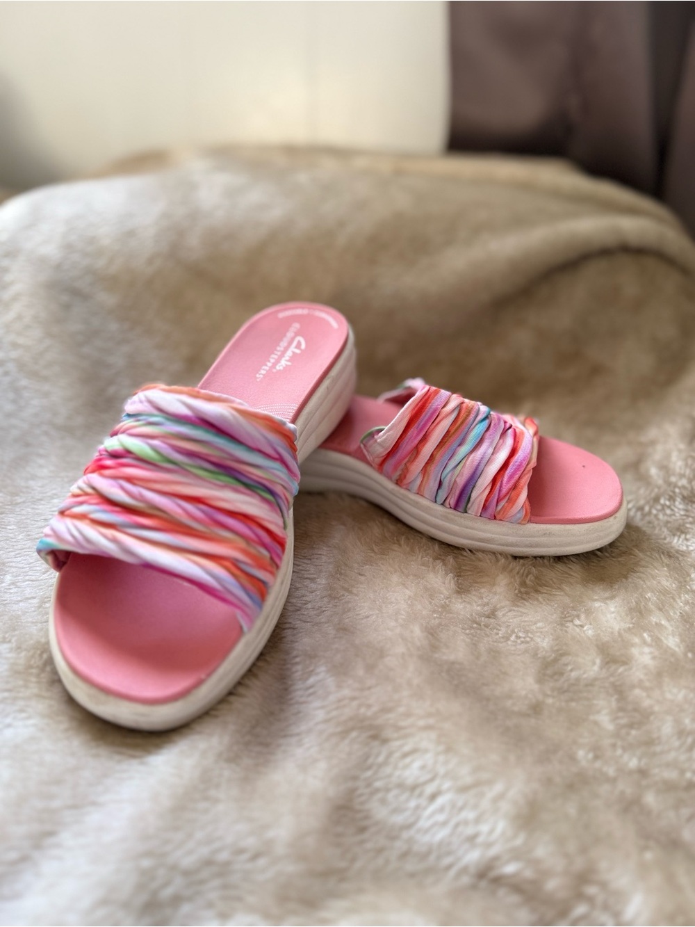 Clarks Pink Multi-Color Ruched Slide Sandals - Picture 5 of 6